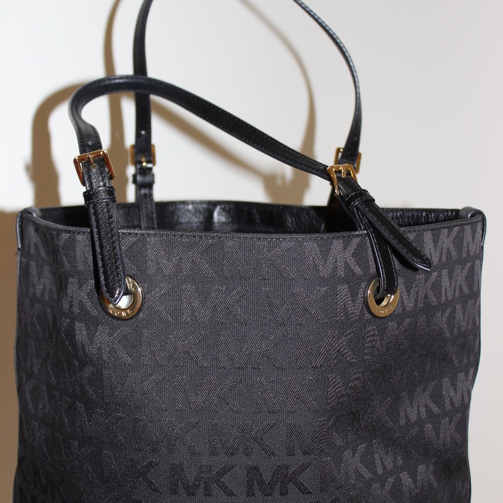 Like NEW Michael Michael Kors- Jet Set Grab Bag